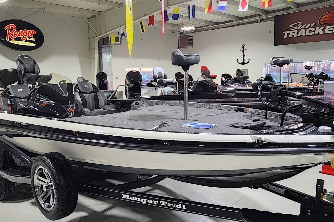 Ranger Z520R Cup-Equipped 2025 Ranger Z520R Cup-Equipped boat displayed in showroom with flags and accessories.