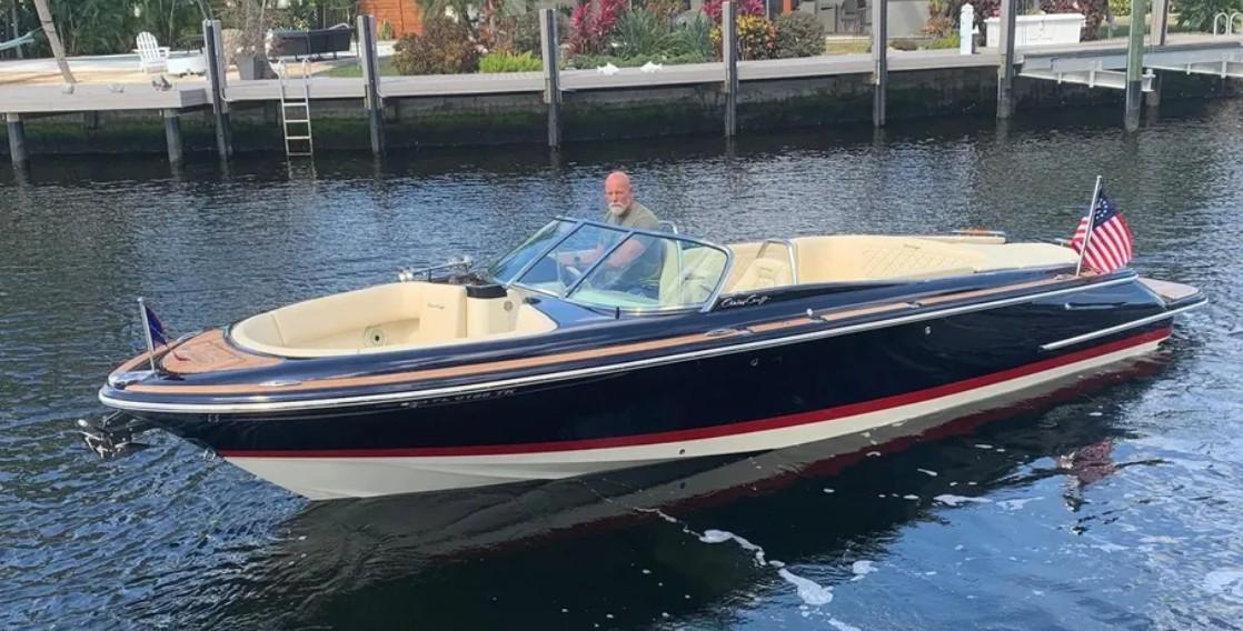 Chris-Craft 27 launch