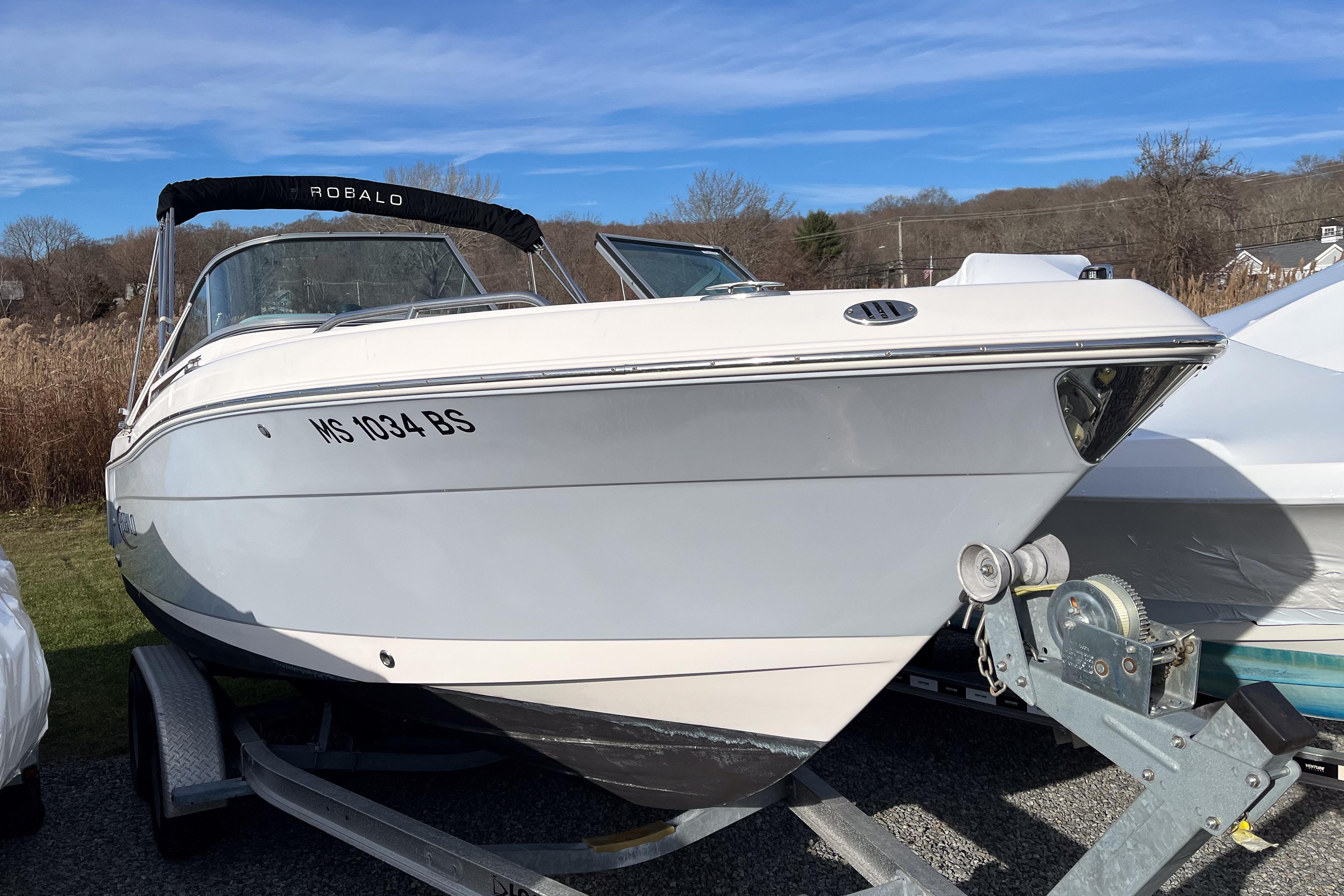 2021 Robalo R227 Dual Console