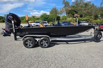 2026 Xpress X19 Pro Bass w/ Yamaha Vmax 200 SHO (In stock!)