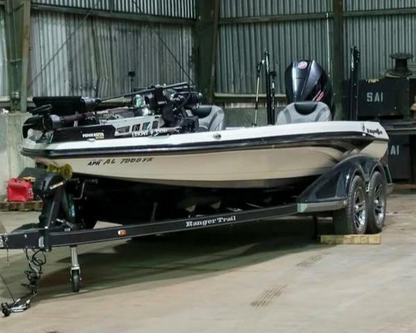 Ranger Z520L 2020 Ranger Z520L boat on trailer in a warehouse setting.