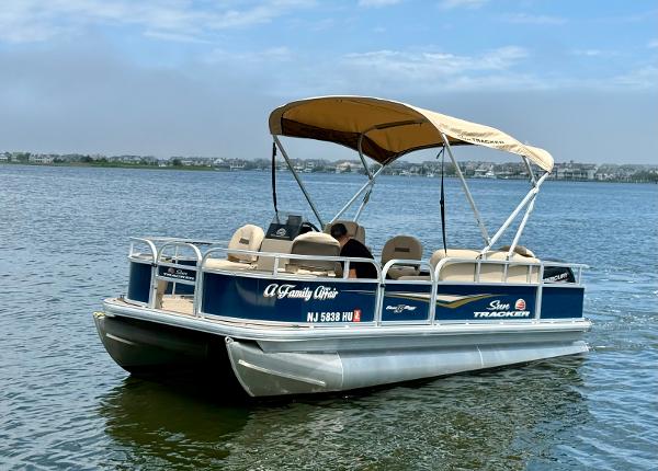 2024 Sun Tracker 18 Bass Buggy