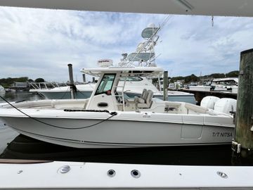 2018 Boston Whaler 330 Outrage