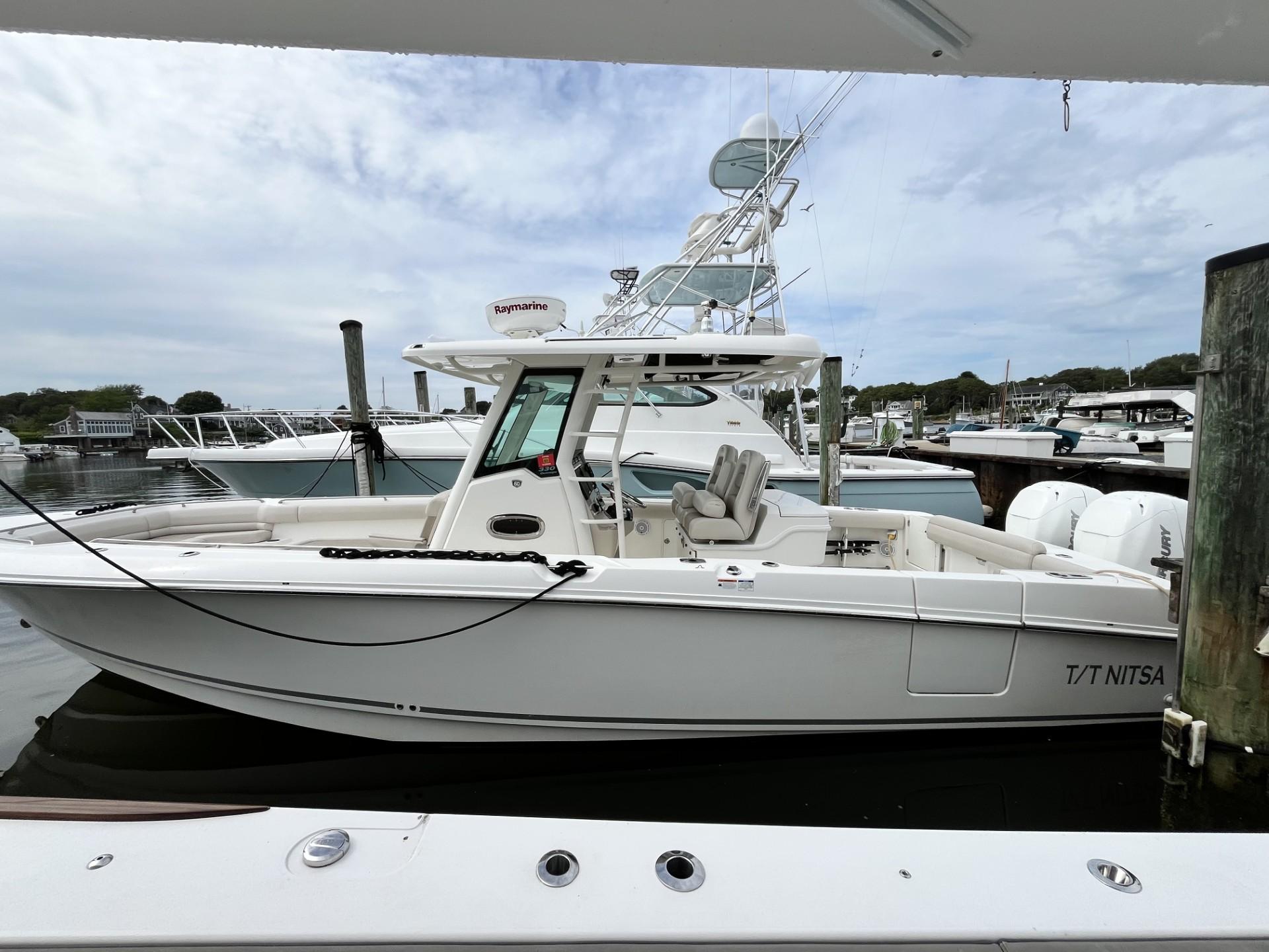 2018 Boston Whaler 330 Outrage