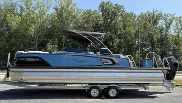 2025 Tahoe Pontoon Grand Tahoe Elite WIndshield