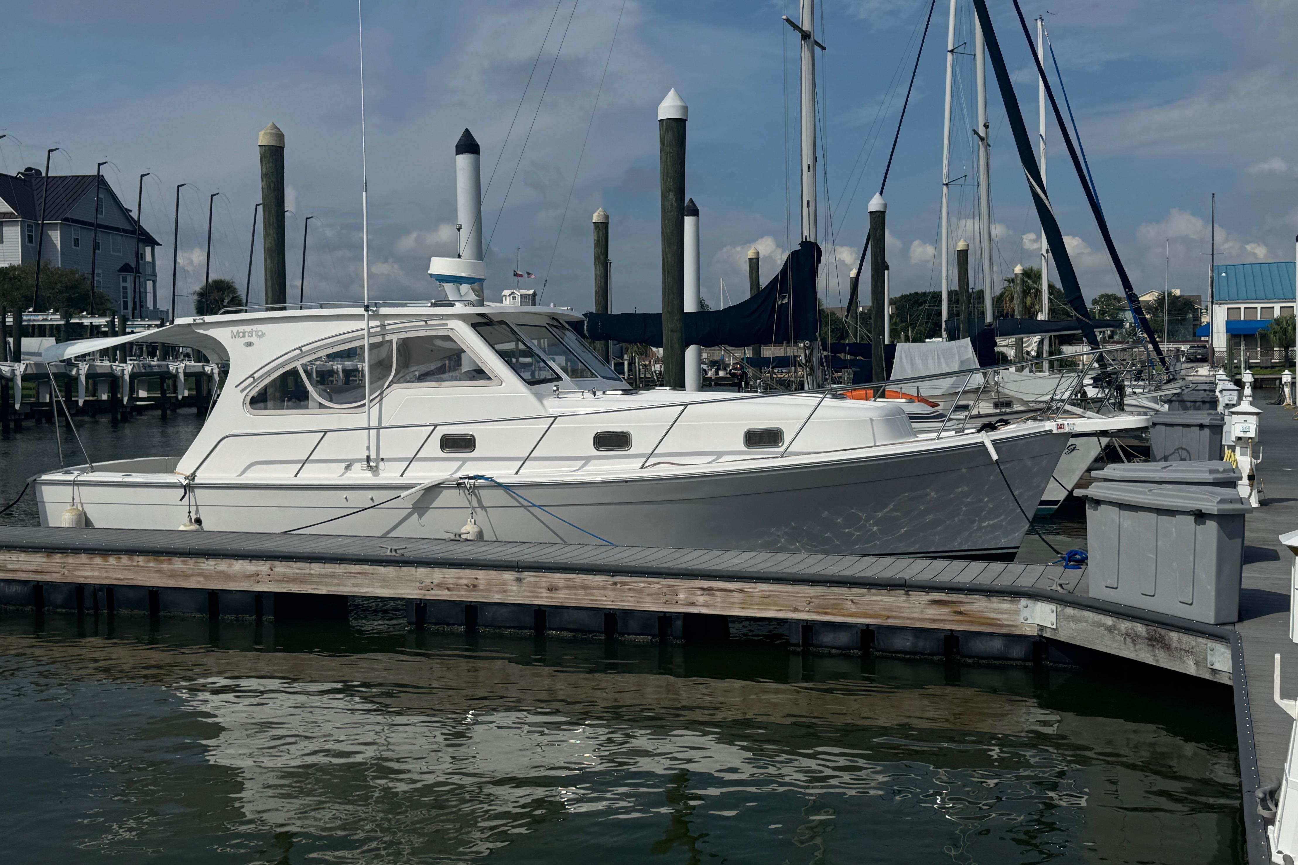 2003 Mainship Pilot 34 Sedan