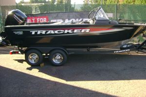 Tracker Targa V-19 WT 2026 Tracker Targa V-19 WT boat on trailer, black with red accents.