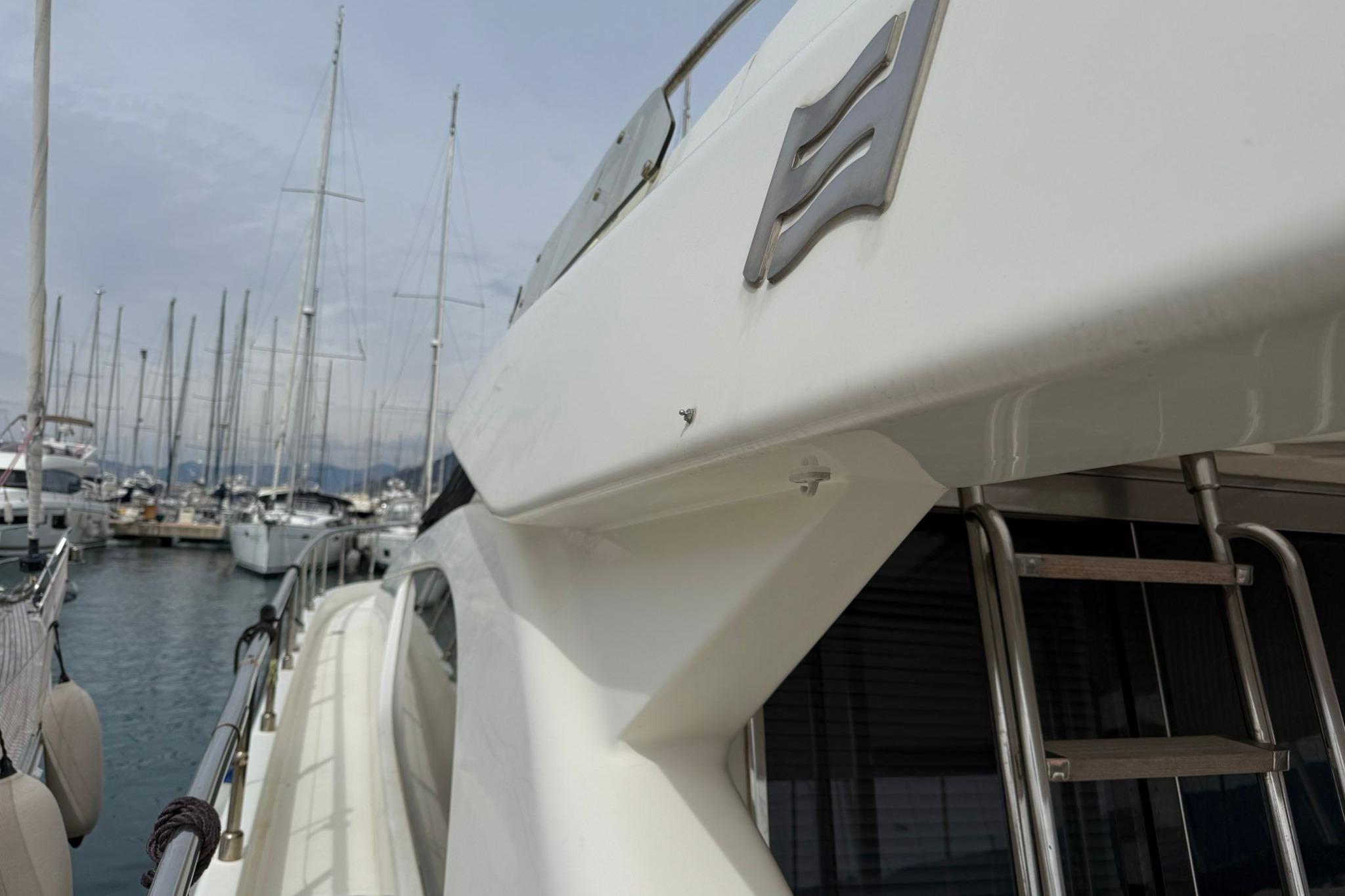 2000 Ferretti Yachts 530