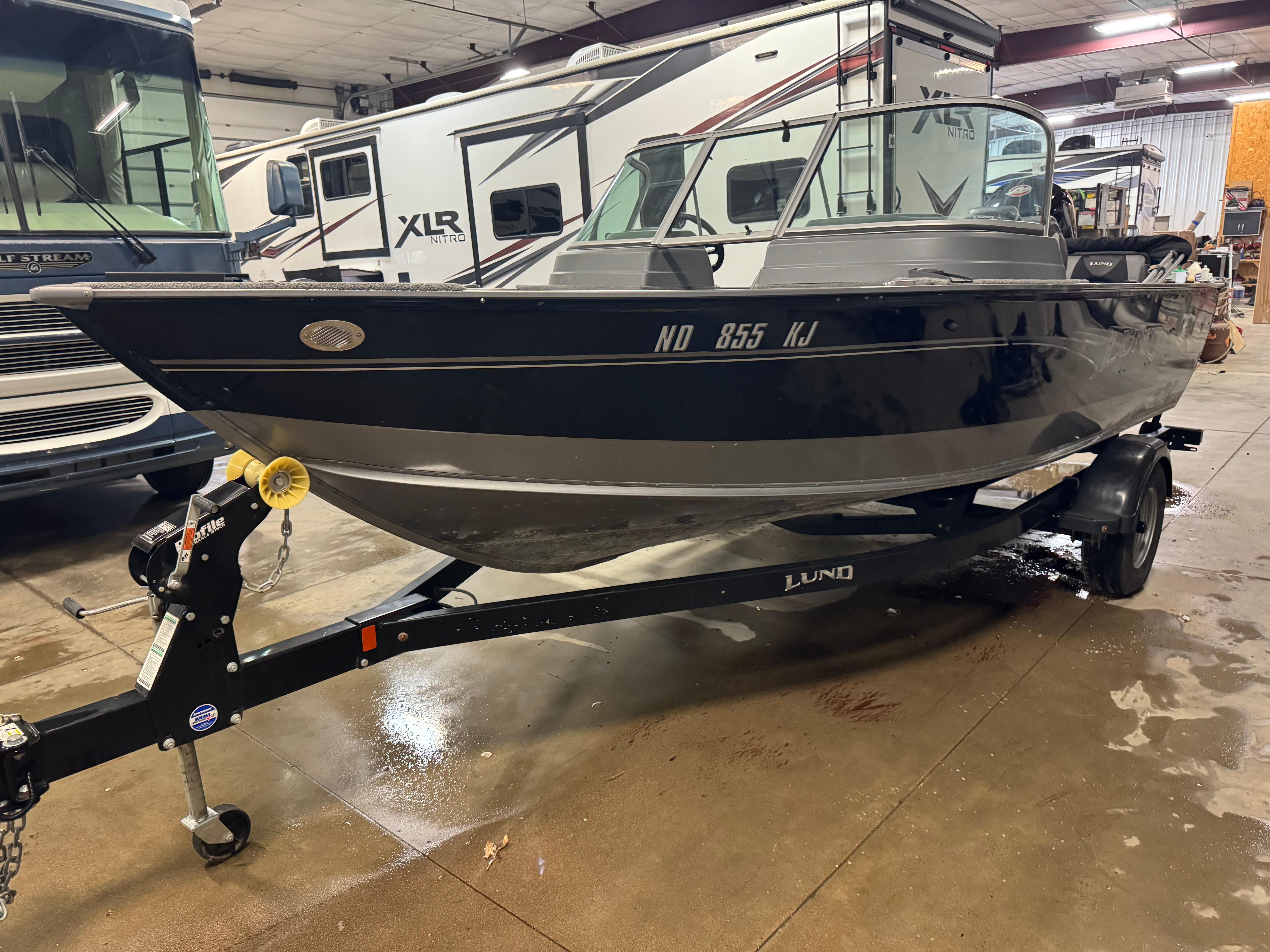 2017 Lund 1850 Impact XS