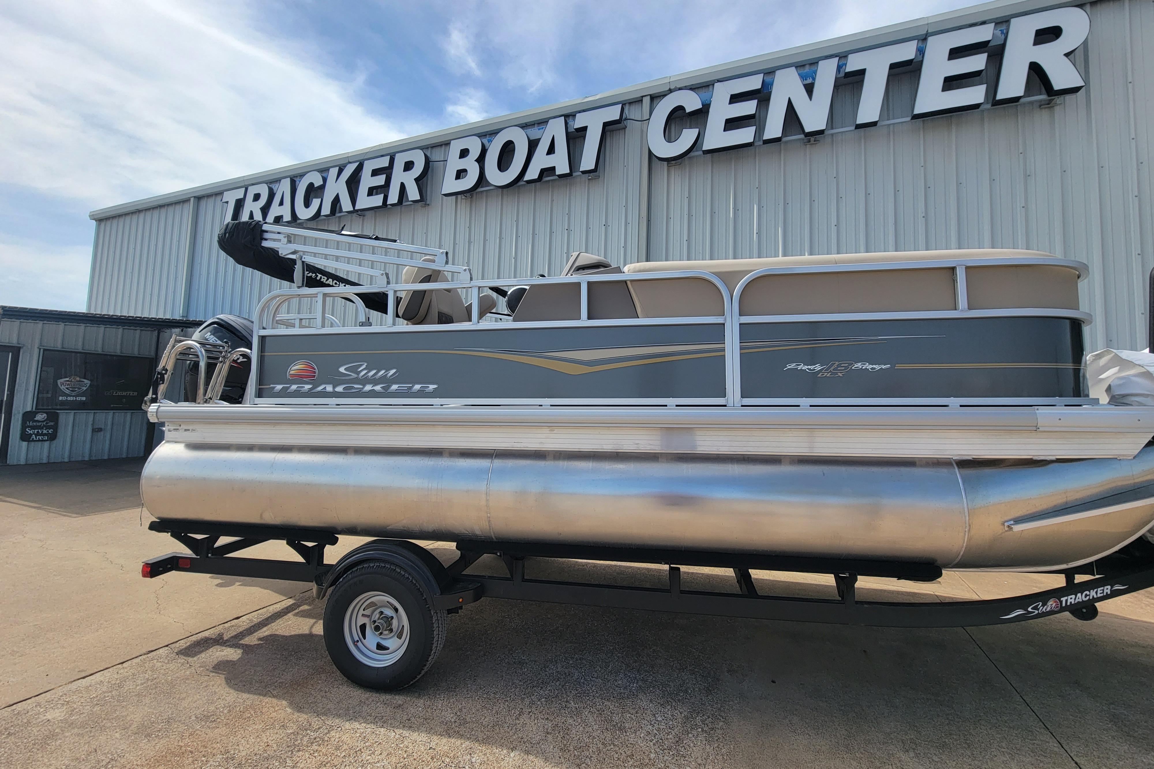 Sun Tracker Party Barge 18 DLX 2025 Sun Tracker Party Barge 18 DLX pontoon at Tracker Boat Center.