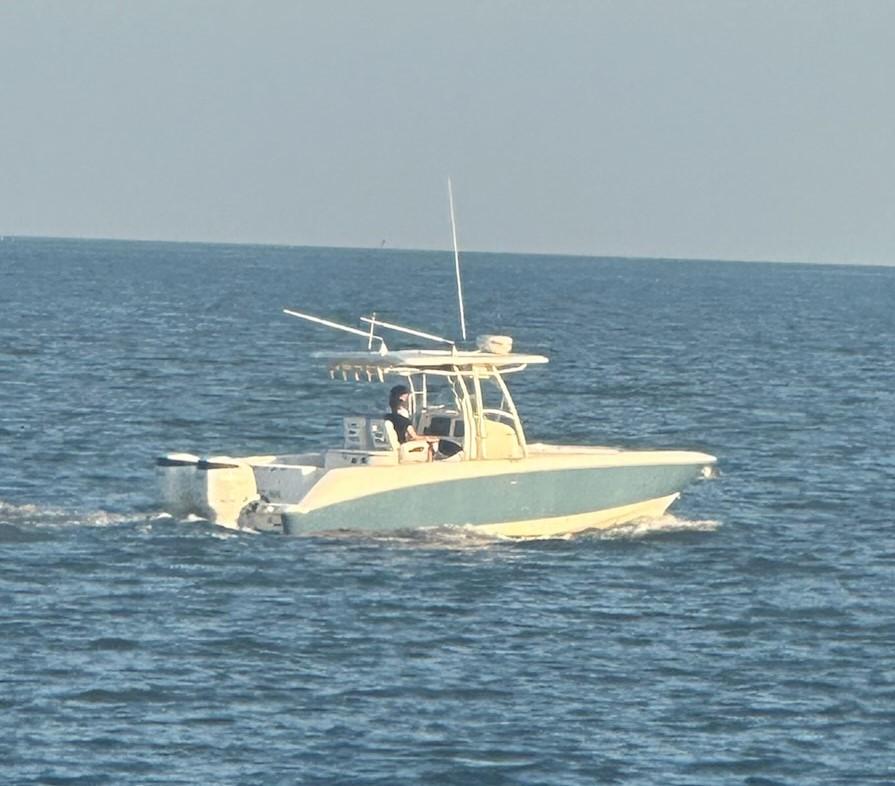 2004 Boston Whaler 320 Outrage