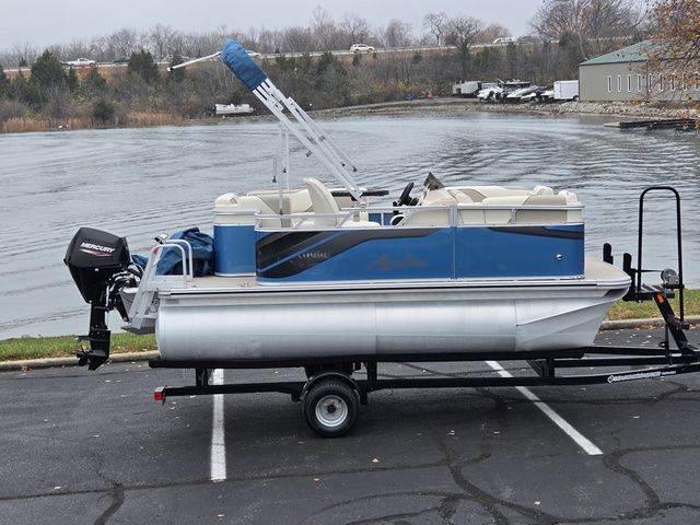 2023 Avalon Venture Cruise 15