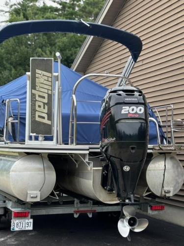 2017 Harris grand marine 230