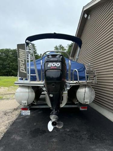 2017 Harris grand marine 230
