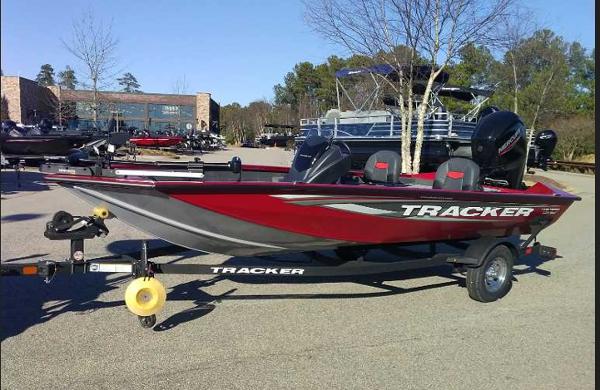 Tracker Pro Team 175 Crappie Edition 2025 Tracker Pro Team 175 Crappie Edition boat on trailer, parked outdoors.