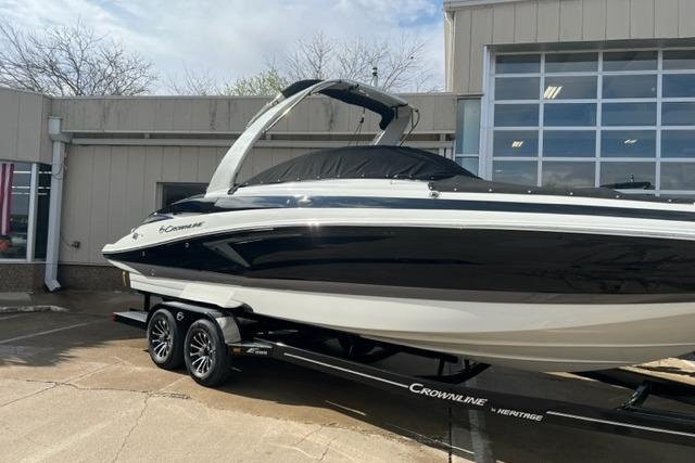 2023 Crownline E285