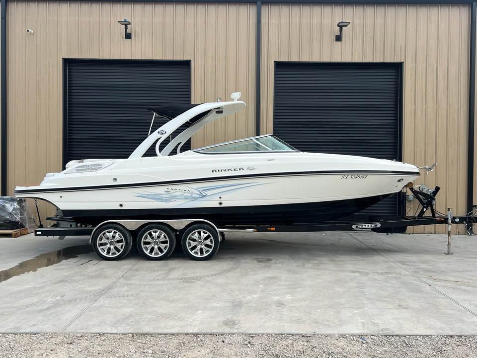 2011 Rinker 276 Captiva Cuddy