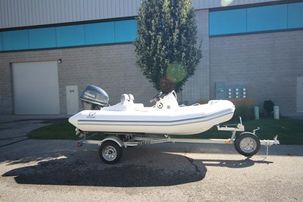 2025 Zodiac Yachtline 360 DL NEO 40hp In Stock