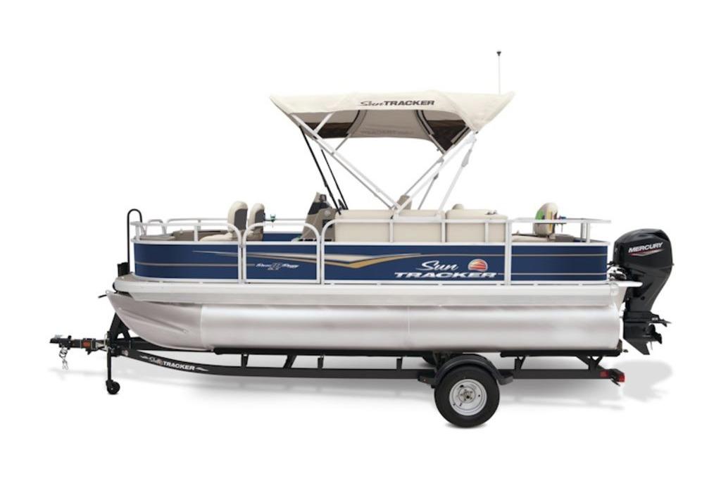 Sun Tracker Bass Buggy 18 DLX 2025 Sun Tracker BASS BUGGY® 18 DLX pontoon boat with canopy and Mercury outboard motor.