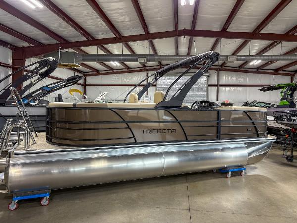 Trifecta 22 RF CS Arch 2025 Trifecta 22 RF CS Arch pontoon boat in a showroom setting.