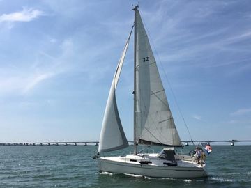 2010 Bavaria 32 Cruiser