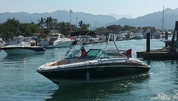 2009 Four Winns H240