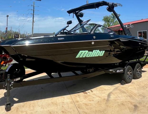 2025 Malibu 22 MXZ