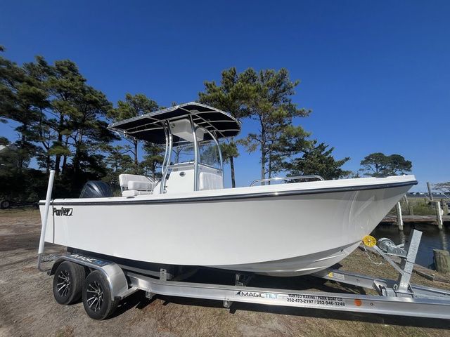 2026 Parker 21SE Center Console