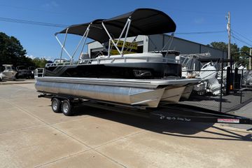 2026 Avalon Venture 85 Versatile rear Bench