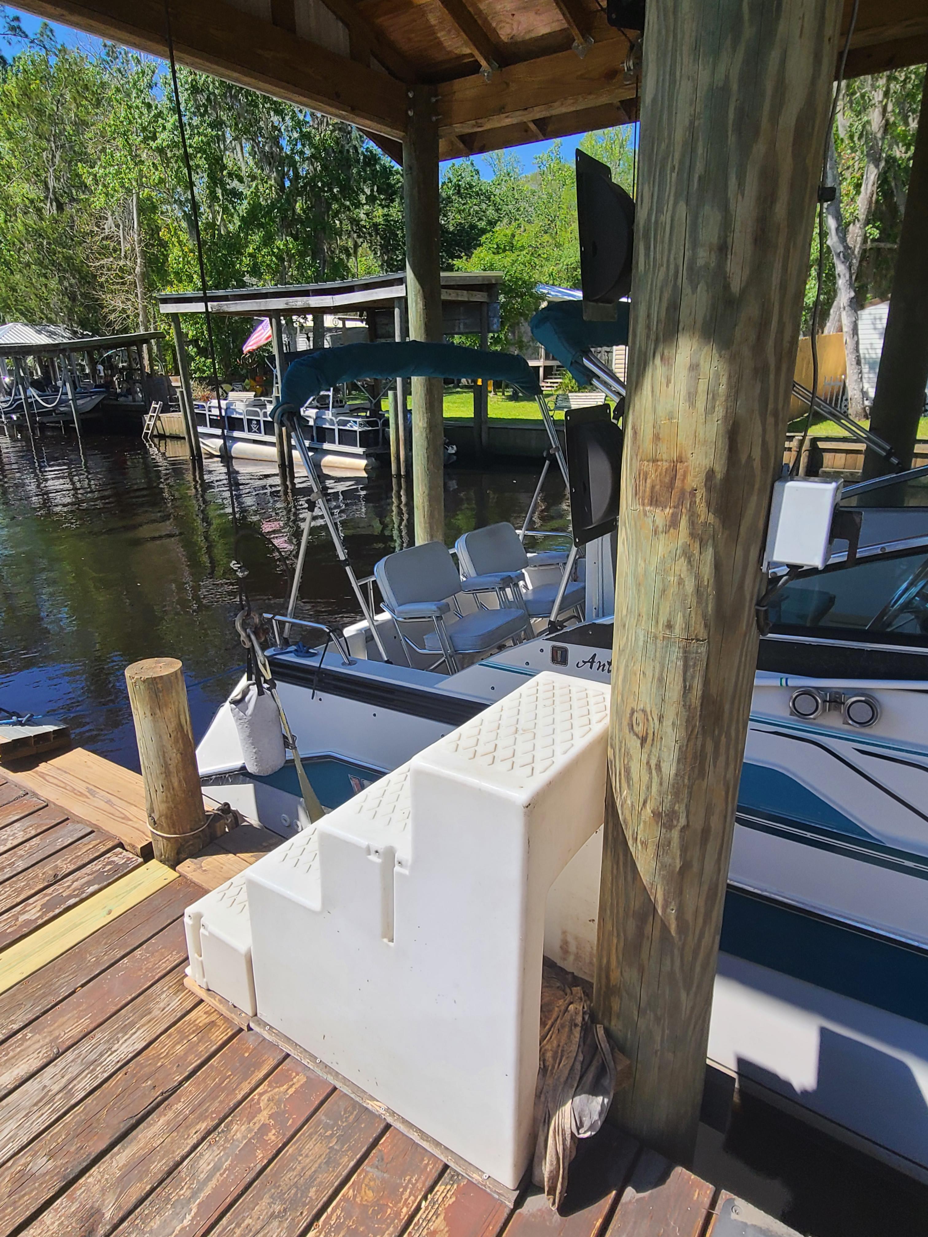 1989 Wellcraft 26' daycruiser