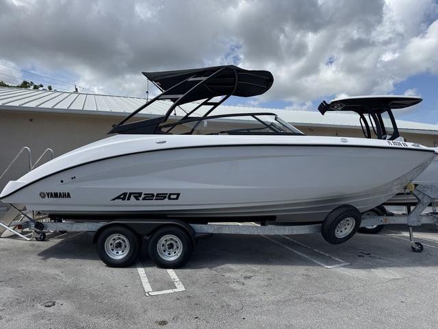 2025 Yamaha Boats AR250