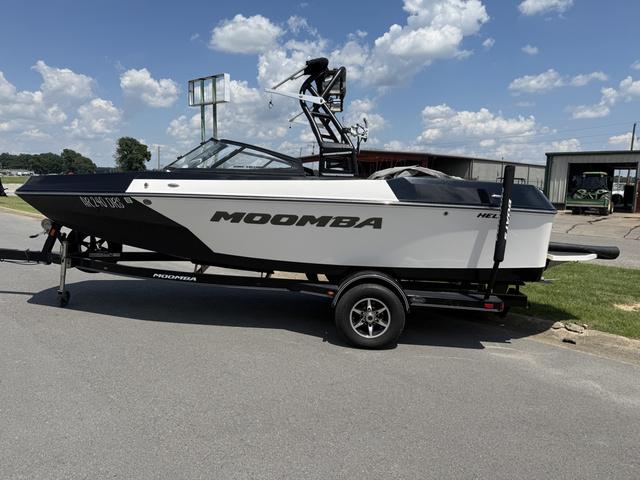 2017 Moomba Helix Surf Edition