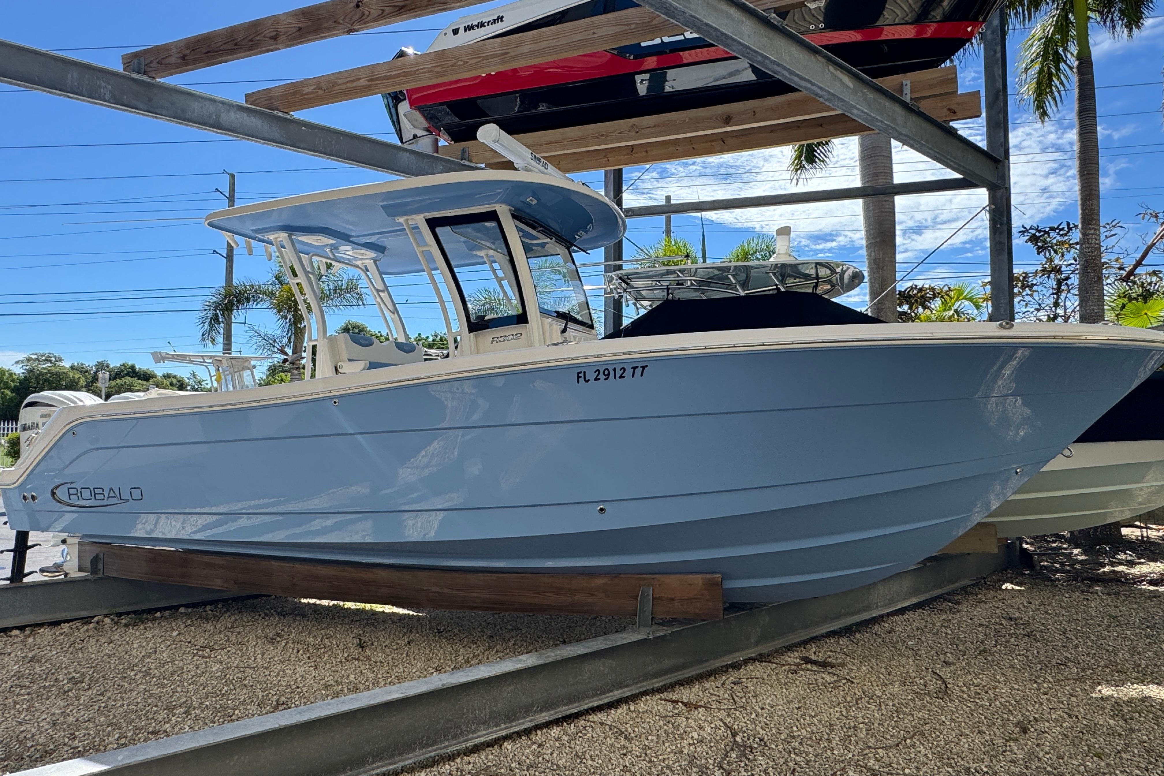 2023 Robalo R302 Center Console