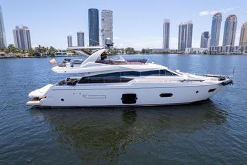 2015 Ferretti Yachts 750