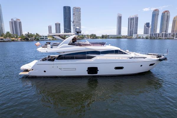 2015 Ferretti Yachts 750