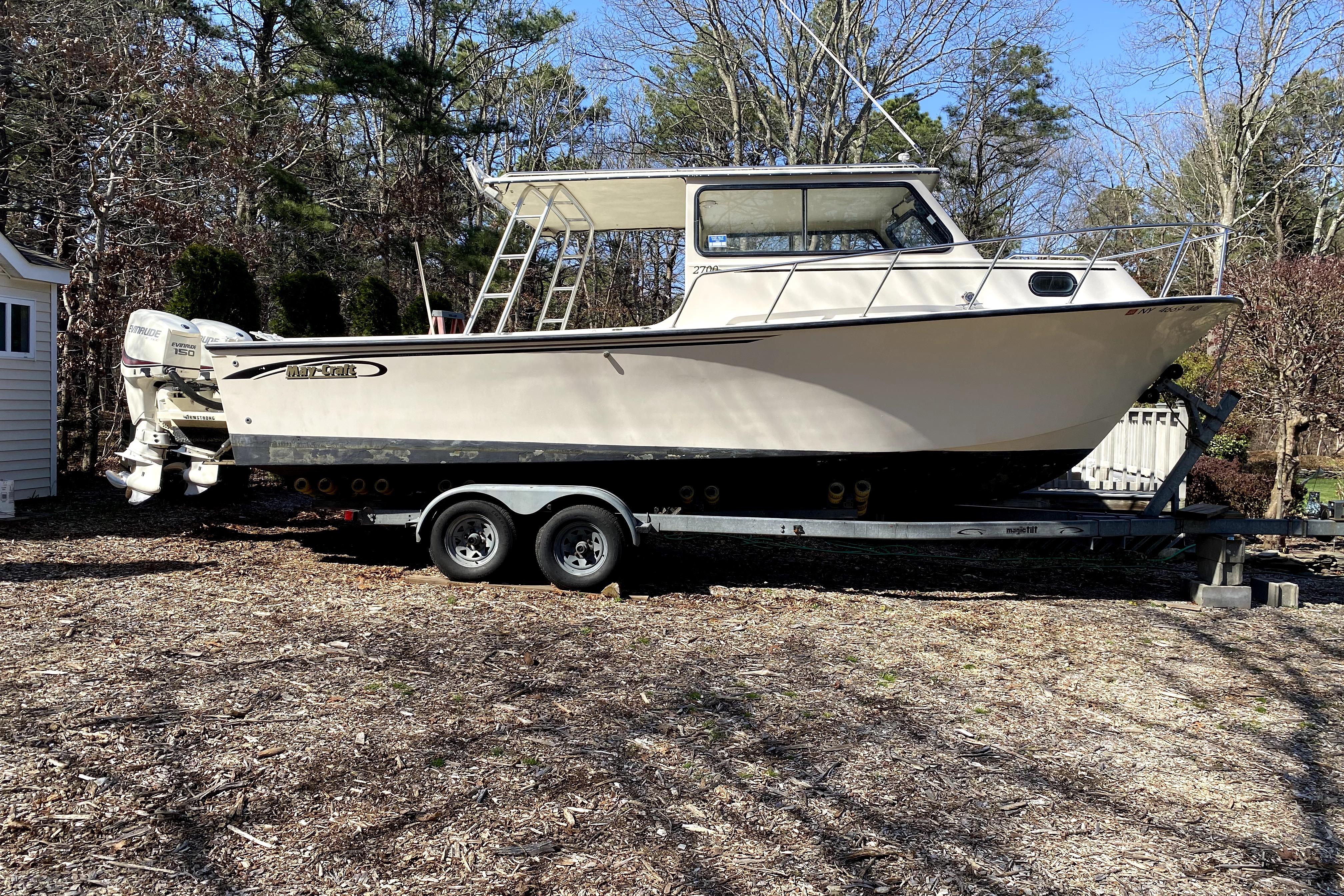 2005 May-Craft 2700 Pilothouse