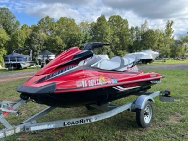 Yamaha WaveRunner VX Limited 2016 Yamaha WaveRunner VX Limited on trailer, parked outdoors.