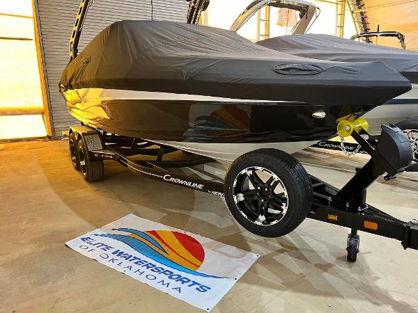 2024 Crownline 240SS Surf