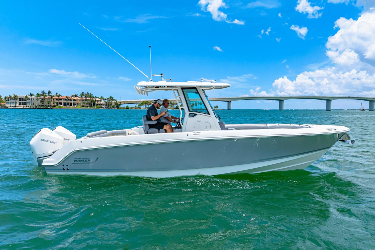 2025 Boston Whaler 280 Outrage