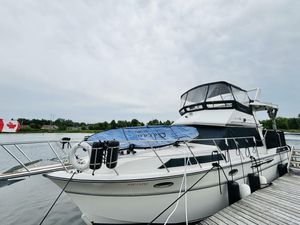 President 35 Aft Cabin 1987 President 35 Aft Cabin yacht docked with Canadian flag, overcast sky.
