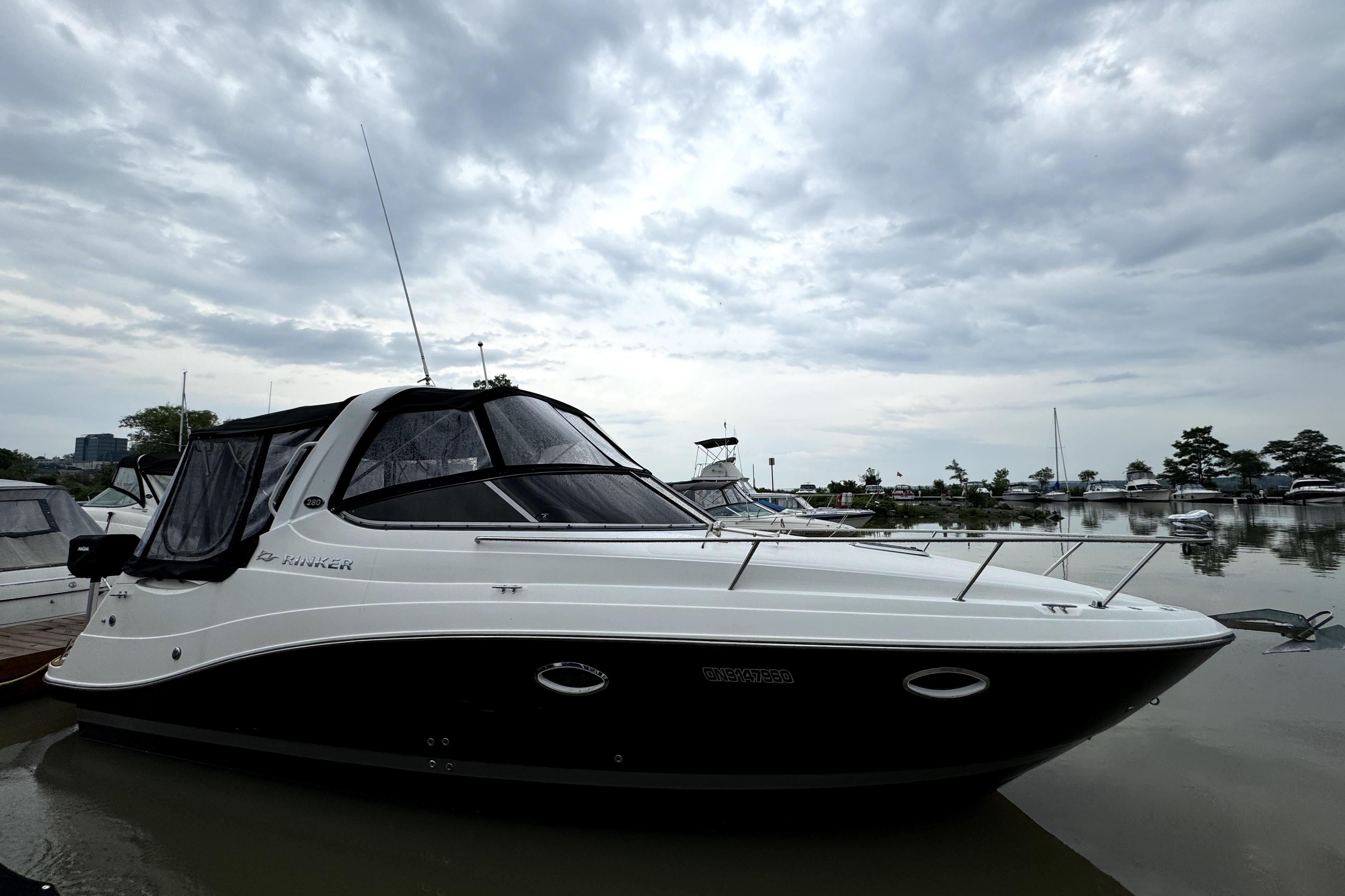 2011 Rinker 280 Express Cruiser