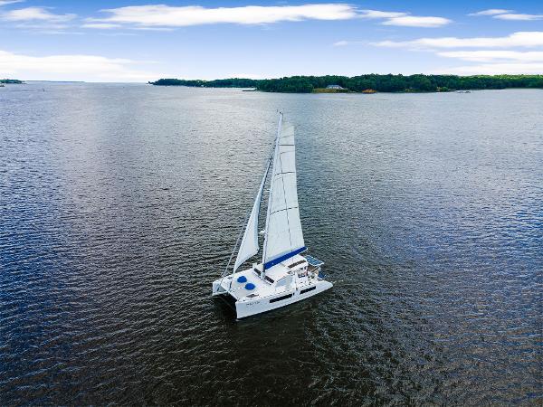 2009 Catana 42 OWNERS VERSION