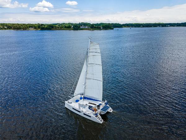2009 Catana 42 OWNERS VERSION