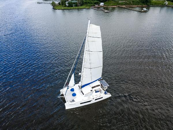 2009 Catana 42 OWNERS VERSION