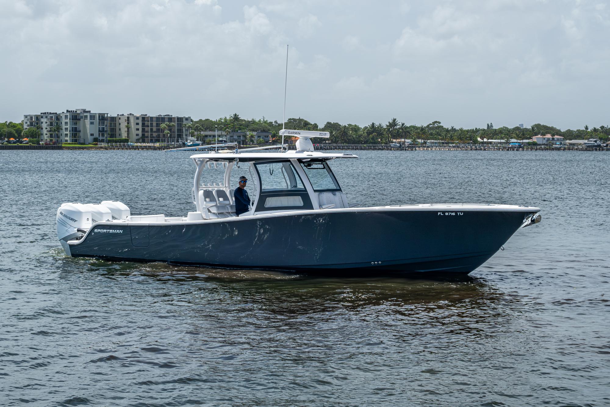 2022 Sportsman Open 352 Center Console