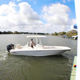 2017 Boston Whaler 270 Dauntless