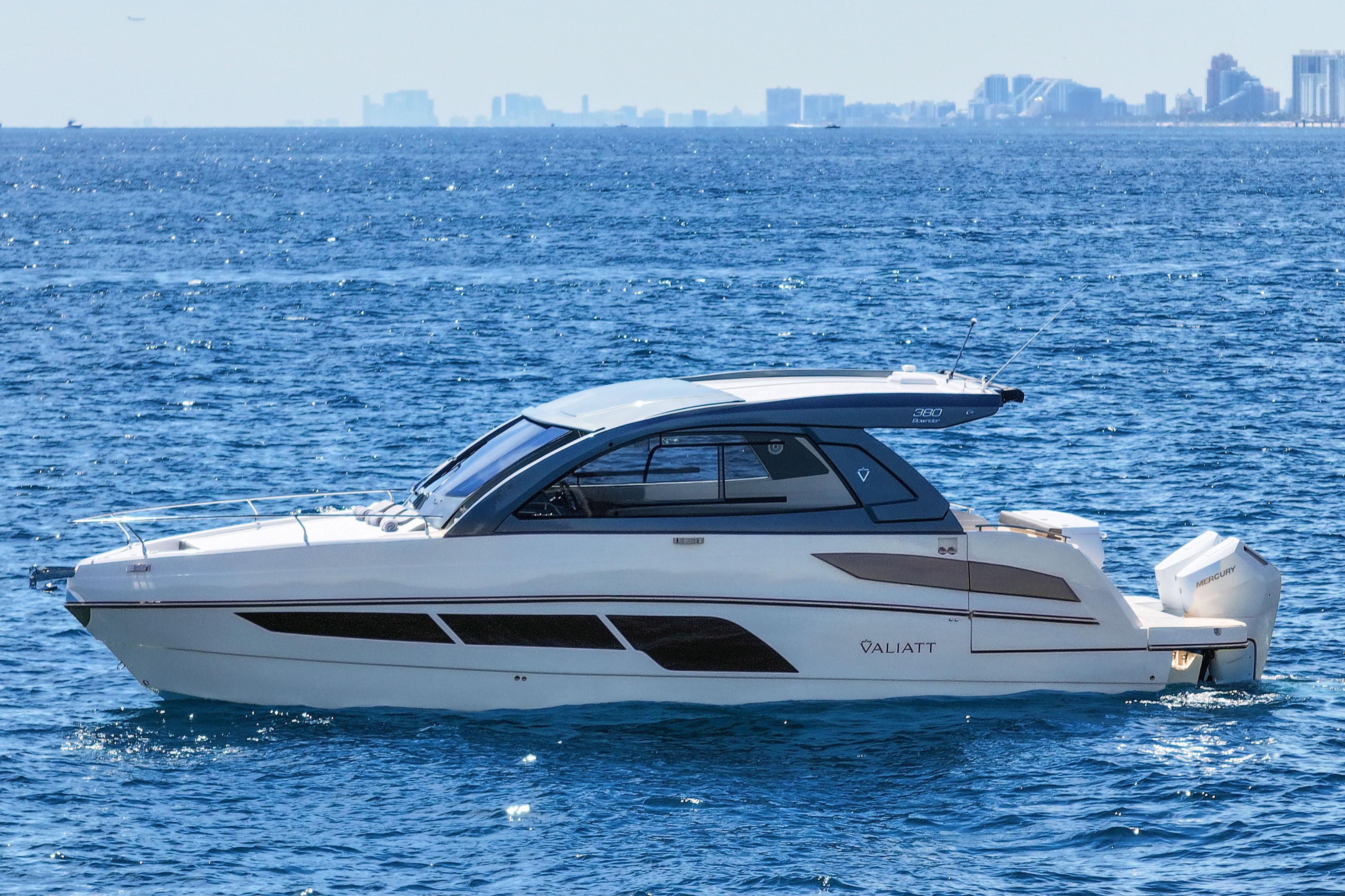 2025 Valiatt 380 Bowrider