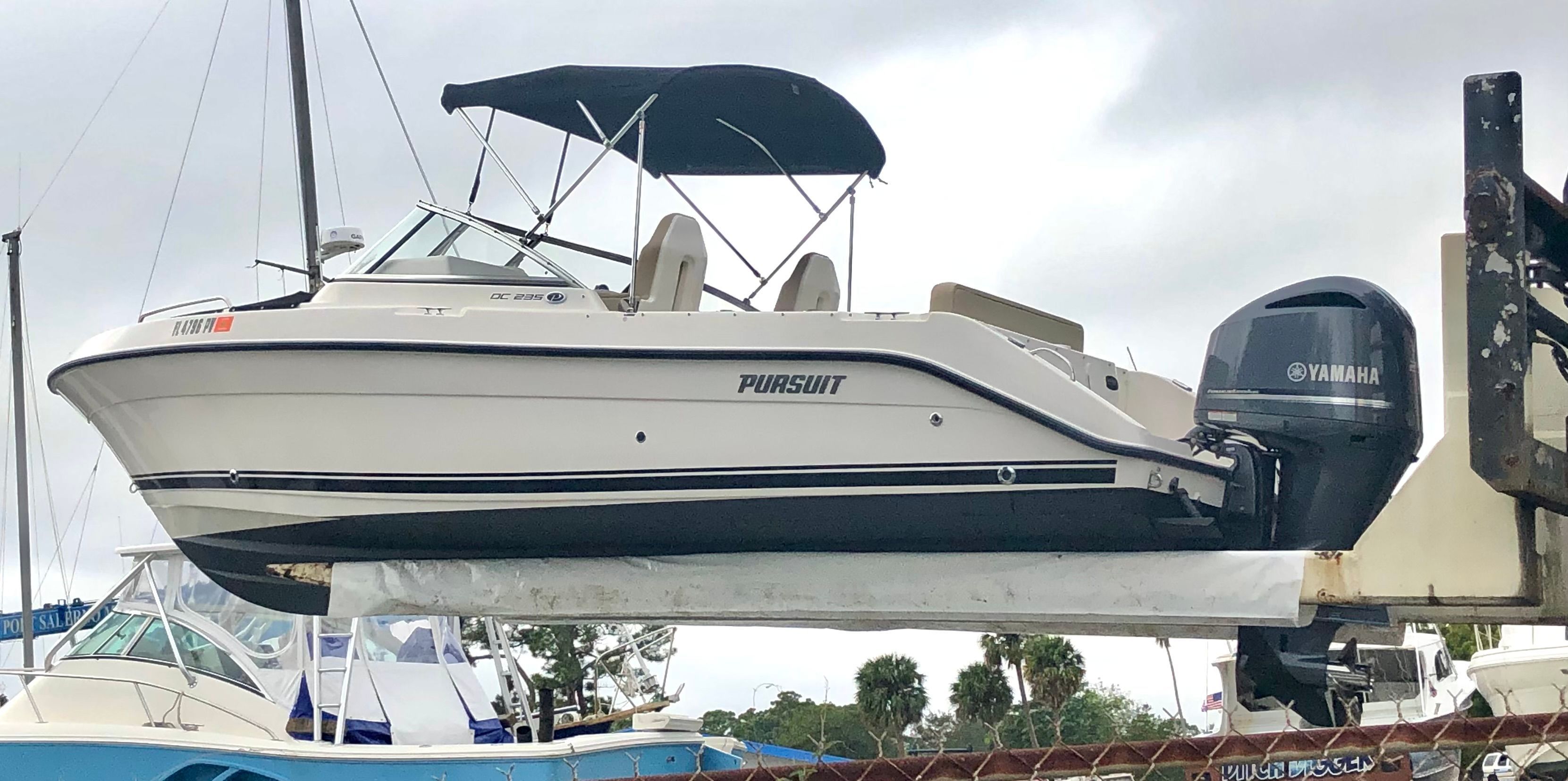 2015 Pursuit 235DC