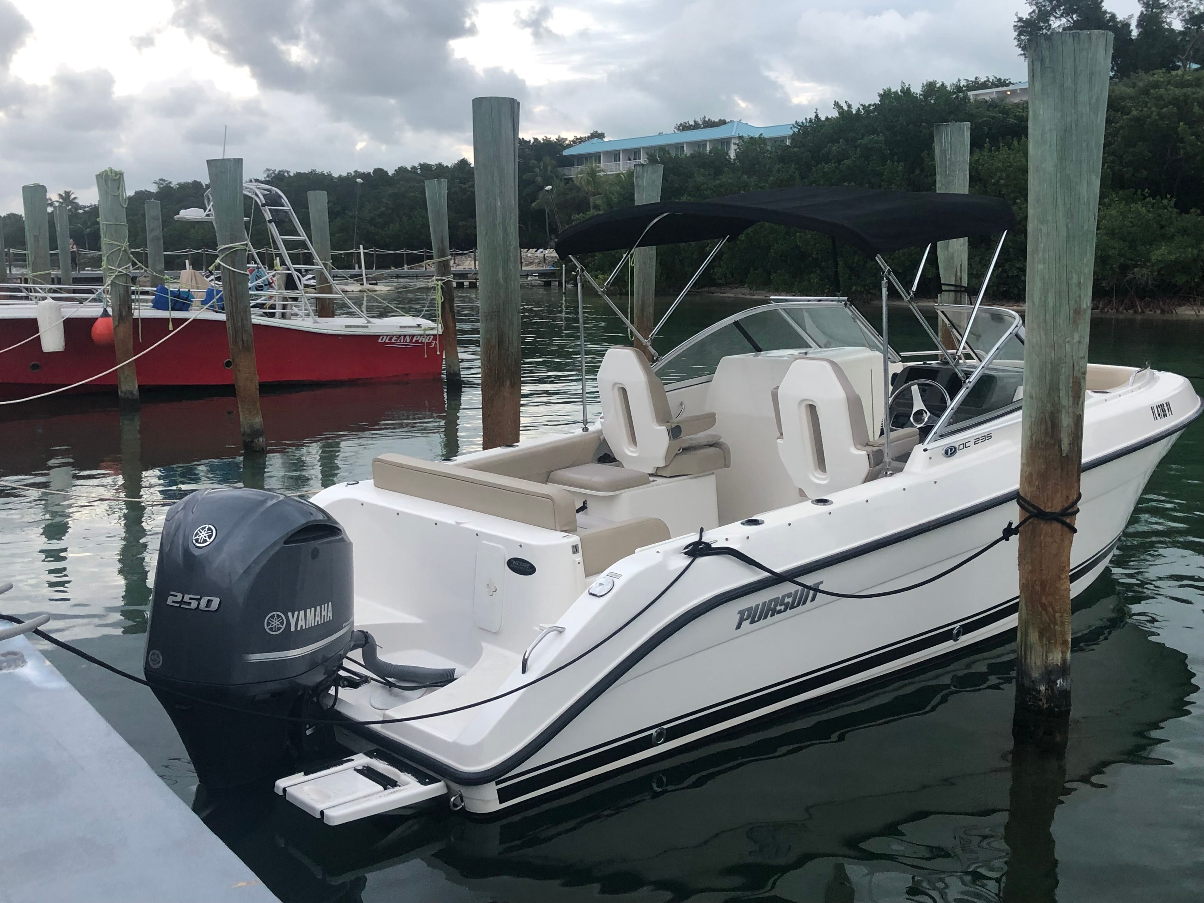 2015 Pursuit 235DC