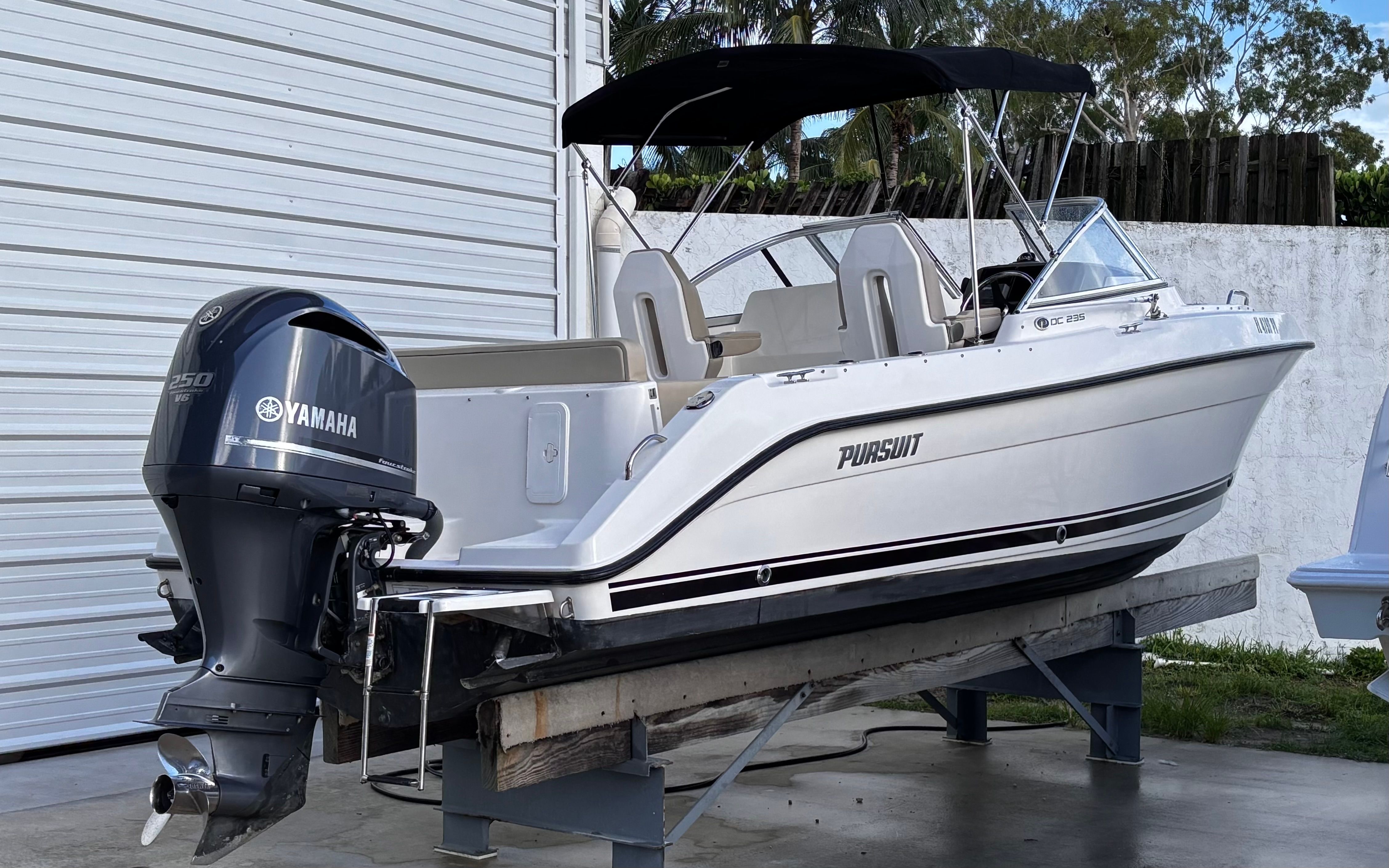 2015 Pursuit DC 235 Dual Console